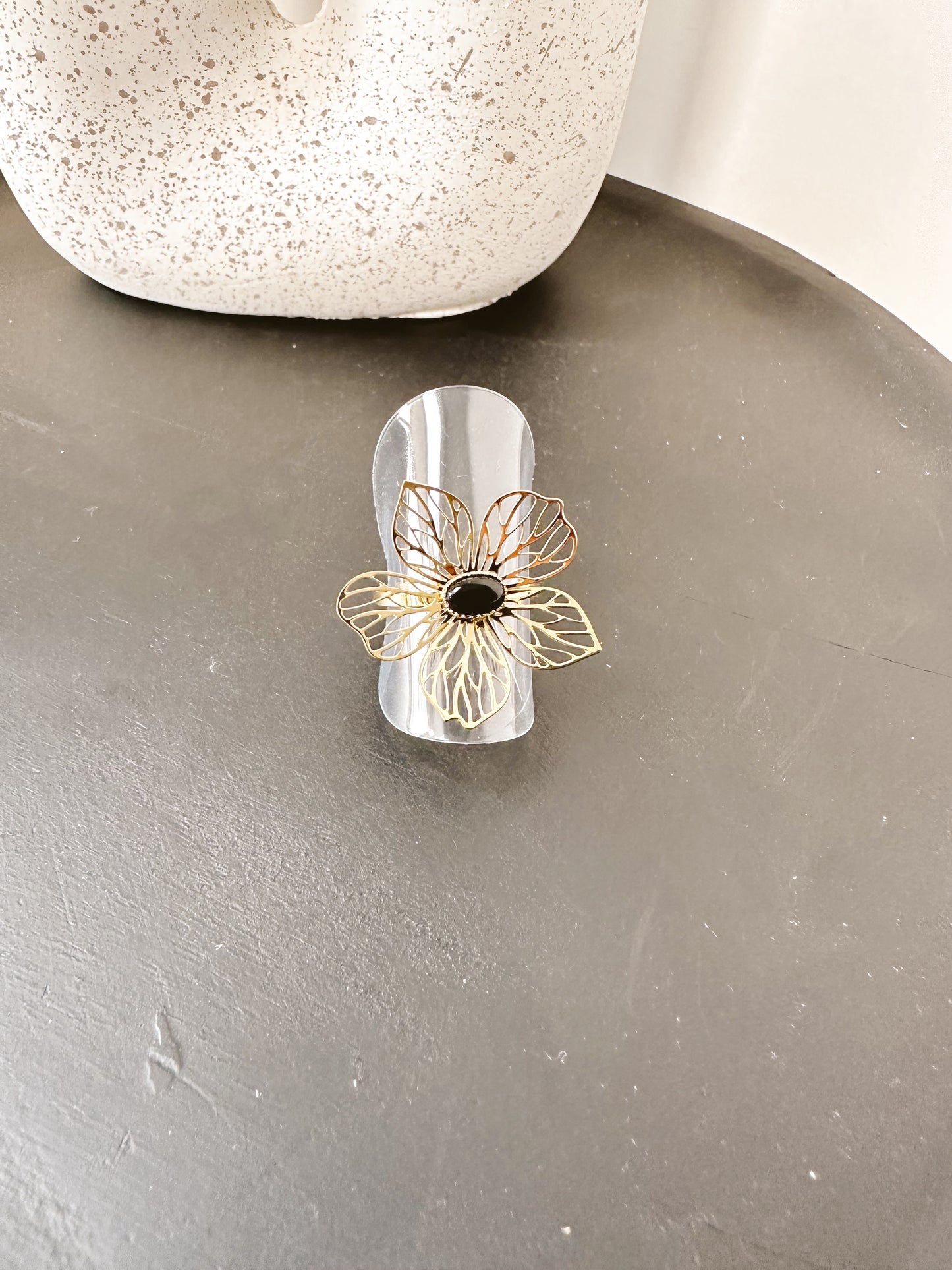 Bague fleur ajouré agate noire