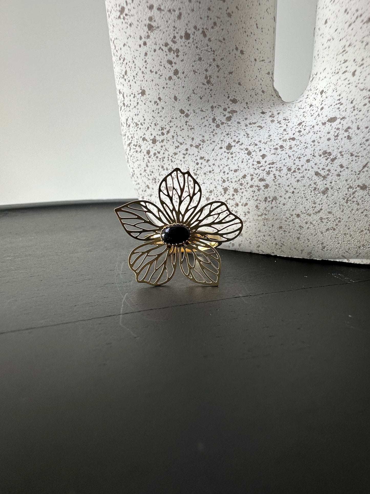 Bague fleur ajouré agate noire